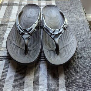 OOFOS WOMEN SANDALS SZ 5